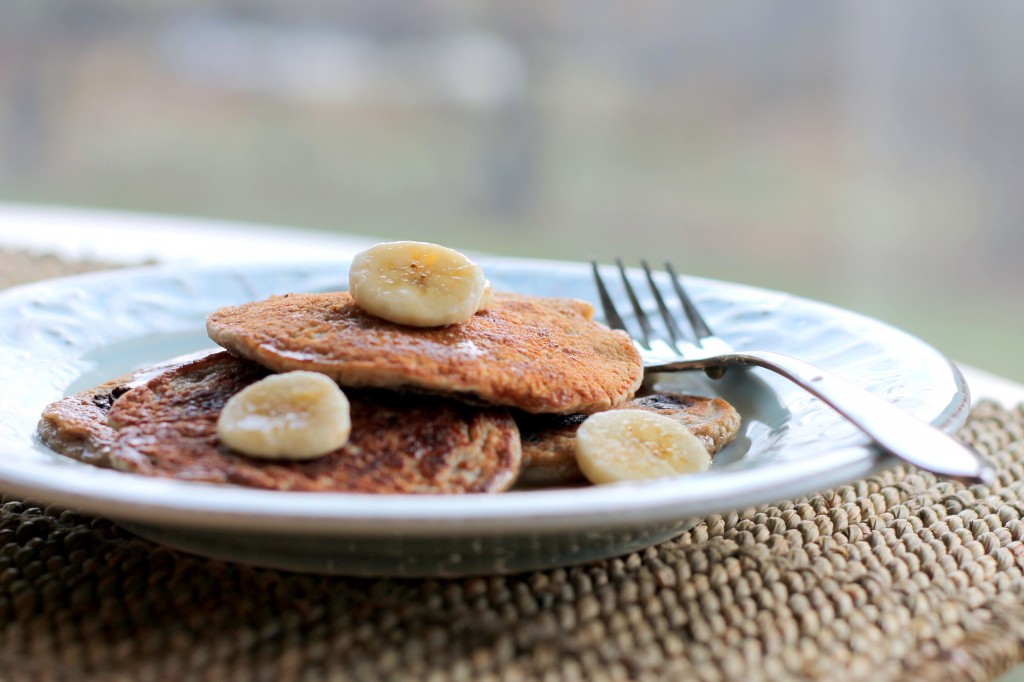 Oatmeal Chocolate Chip Banana Pancakes {Vegan & Gluten-Free} & only 220 calories!