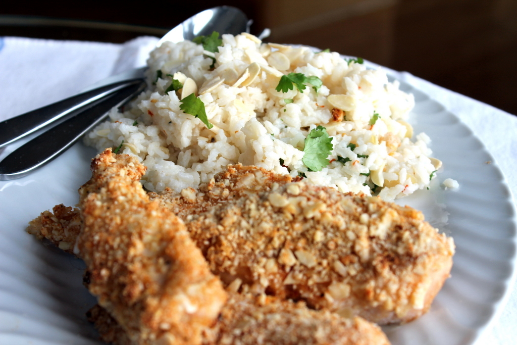 The perfect side dish for your asian meal: Spicy Coconut Rice with Almonds