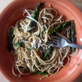 Fresh & flavorful whole wheat lemon spaghetti with asparagus and a sprinkle of parmesan, garlic, and lemon zest in every bite. An easy, delicious weeknight dinner with extra veggies that everyone will love.