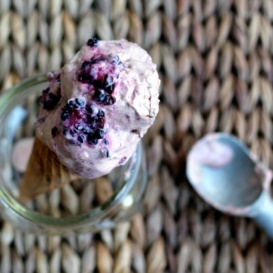 Perfectly sweet, easy and healthy blackberry & chocolate greek frozen yogurt cones made with fresh berries and protein packed greek yogurt.