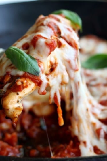 Delicious, protein packed skillet chicken with a homemade spicy pepperoni sauce. The perfect way to get your pizza fix in a healthy one pan meal that the whole family will love!