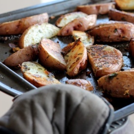 garlic roasted red potato wedges