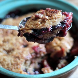 Peach blueberry crisp