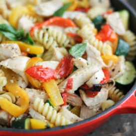 A healthy veggie-packed garlic parmesan pasta with chicken and roasted bell peppers. Flavorful and easy to make for dinner!