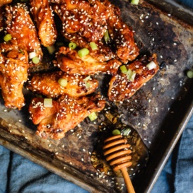 crispy baked chicken wings on tray