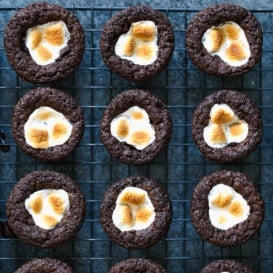 Delicious little brownie bites that taste like your favorite cup of hot cocoa. These bites are a perfect treat and only take 15 minutes to make! Made with Simple Mills tasty grain free chocolate baking mix!