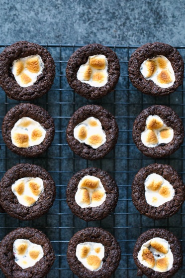 Delicious little brownie bites that taste like your favorite cup of hot cocoa. These bites are a perfect treat and only take 15 minutes to make! Made with Simple Mills tasty grain free chocolate baking mix!