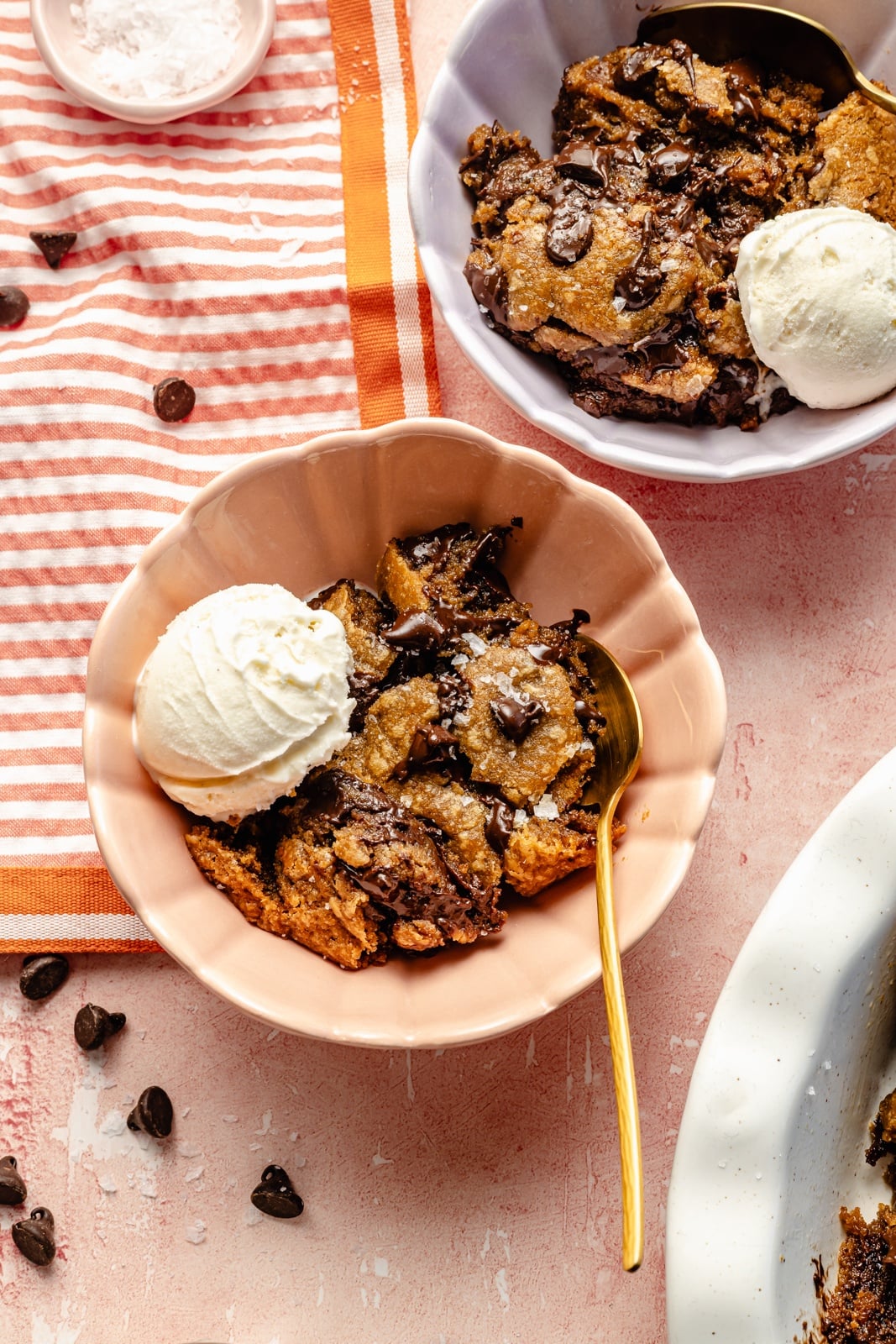 two bowls of scoopable cookies with ice cream