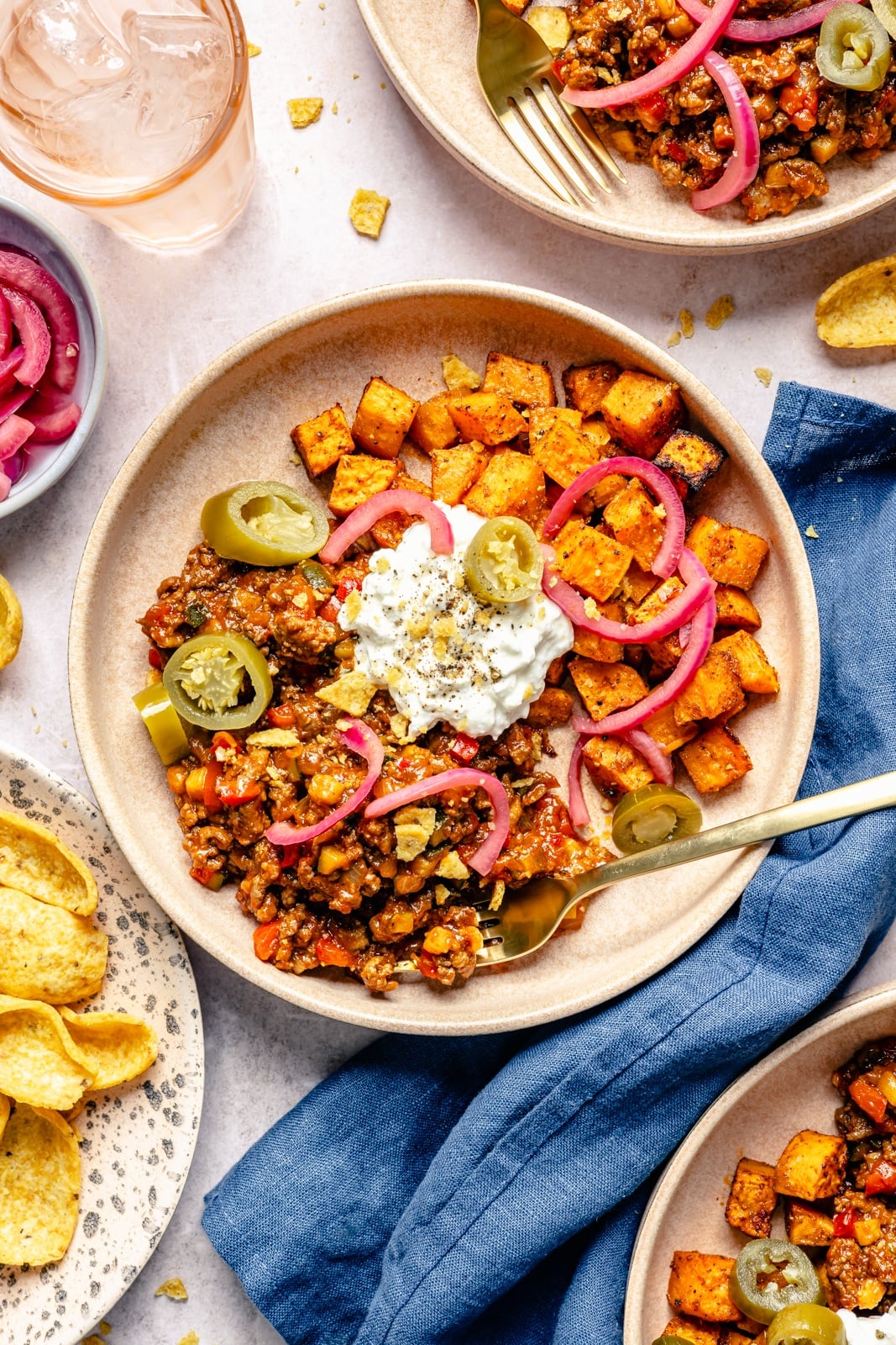 Easy, protein-packed sloppy joe bowls with spiced sweet potatoes, a sneaky rainbow of veggies, and delicious, savory toppings. Fuel your weekday with these nourishing meal prep bowls, and scoop them up with chips for a yummy crunch! high-protein sloppy joe bowl with sweet potatoes and cottage cheese
