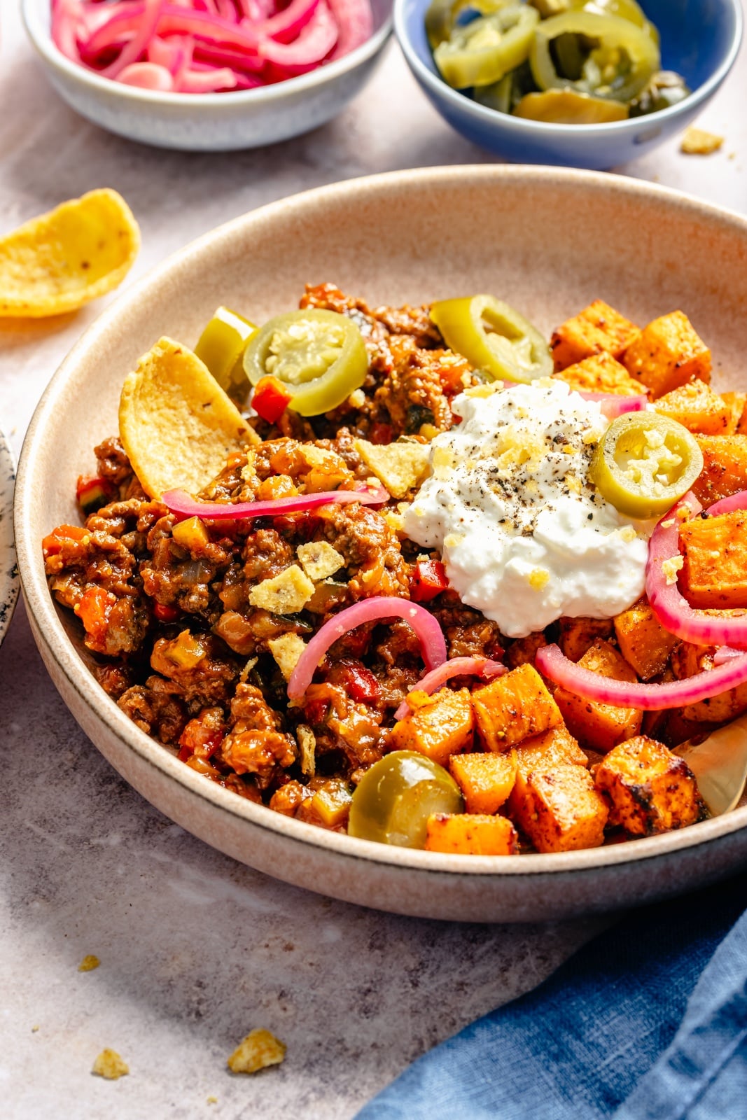 Easy, protein-packed sloppy joe bowls with spiced sweet potatoes, a sneaky rainbow of veggies, and delicious, savory toppings. Fuel your weekday with these nourishing meal prep bowls, and scoop them up with chips for a yummy crunch! sloppy joe bowl with sweet potatoes, cottage cheese, and corn chips